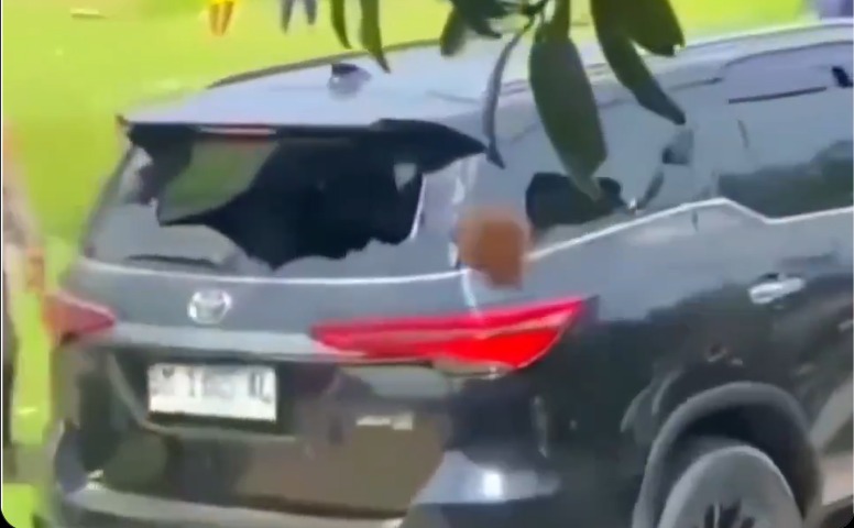 Tambang Emas Ilegal di Cerenti Riau Ricuh, Mobil Kapolres Rusak Parah Dilempari Massa